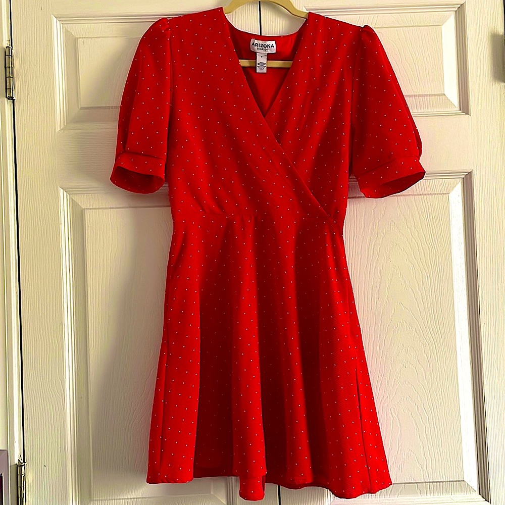 luscious red and white poke-a-dot midi dress💃🏻  The fabric is flowy and light!